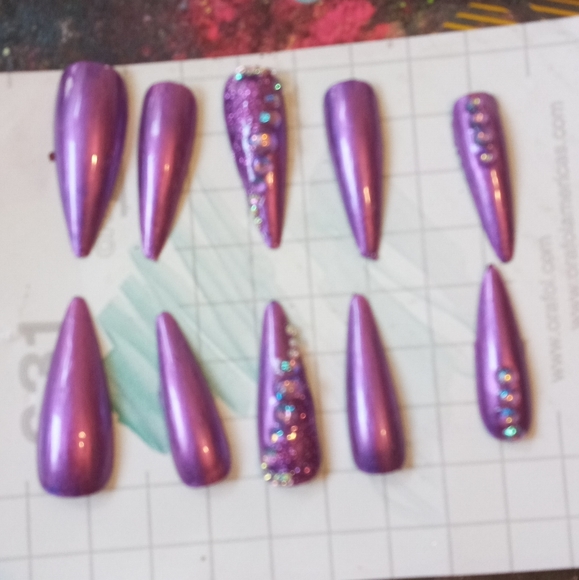 Press on nails - Picture 1 of 2